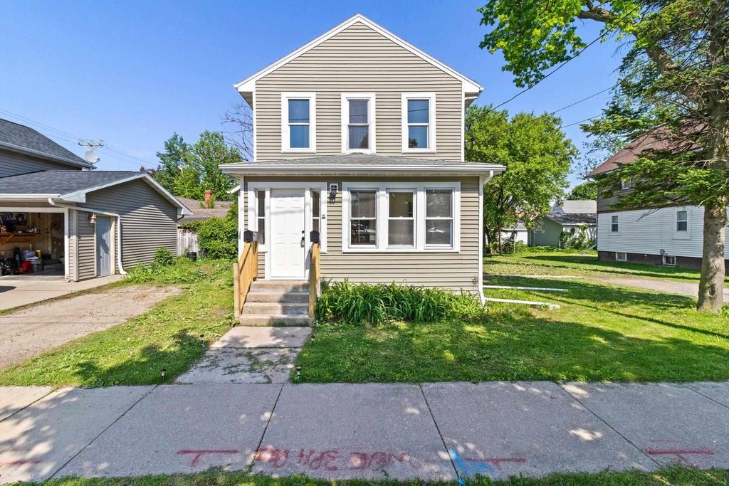 714 N BATEMAN STREET, Appleton, WI 54911