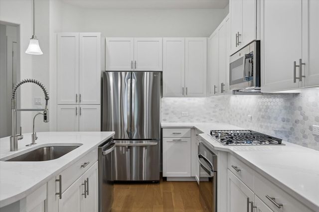109 Beneteau DR, Austin, TX 78738