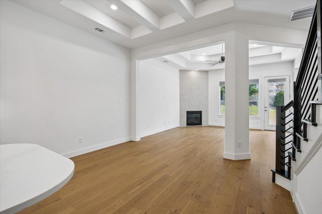 109 Beneteau DR, Austin, TX 78738