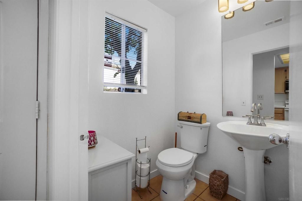 Image 5 of property listing at 8966 Arlingdale Way, Spring Valley, CA 91977