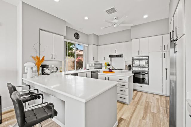 260 Tomahawk Drive, Palm Desert, CA 92211
