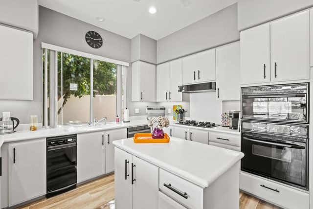 260 Tomahawk Drive, Palm Desert, CA 92211