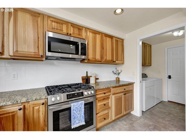 2954 BRETT Loop, Eugene, OR 97404
