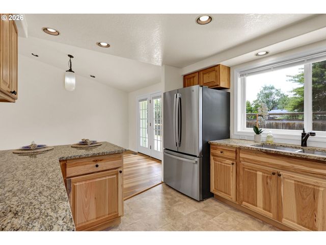2954 BRETT Loop, Eugene, OR 97404