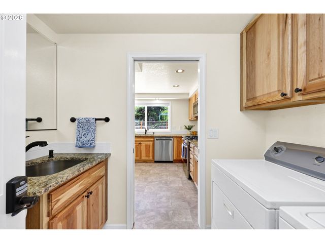 2954 BRETT Loop, Eugene, OR 97404
