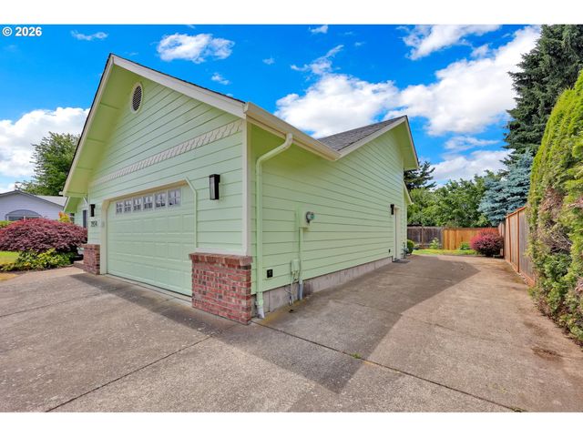 2954 BRETT Loop, Eugene, OR 97404