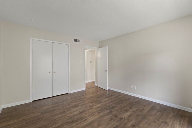 10650 Steppington Drive 211, Dallas, TX 75230
