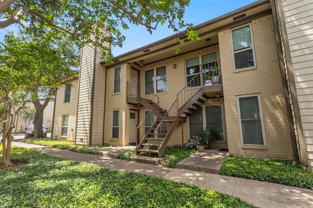 10650 Steppington Drive 211, Dallas, TX 75230