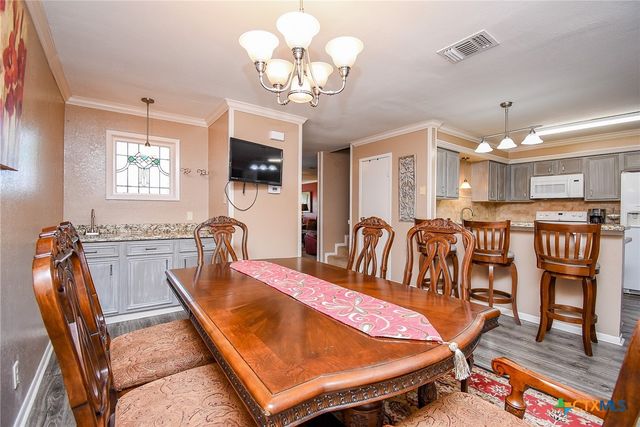 1730 Avenue C F, El Campo, TX 77437