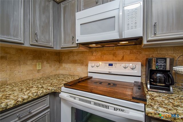 1730 Avenue C F, El Campo, TX 77437