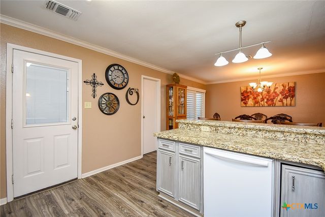 1730 Avenue C F, El Campo, TX 77437