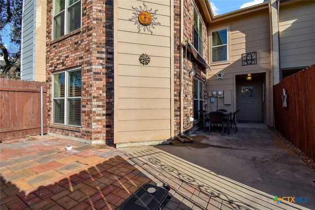 1730 Avenue C F, El Campo, TX 77437