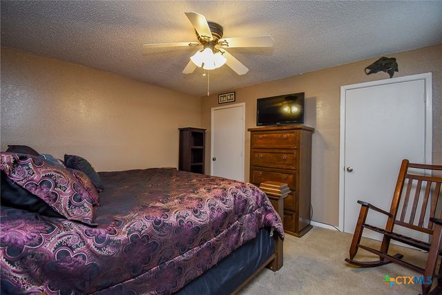 1730 Avenue C F, El Campo, TX 77437