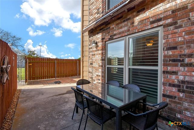 1730 Avenue C F, El Campo, TX 77437