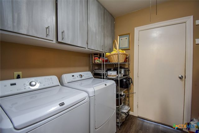 1730 Avenue C F, El Campo, TX 77437