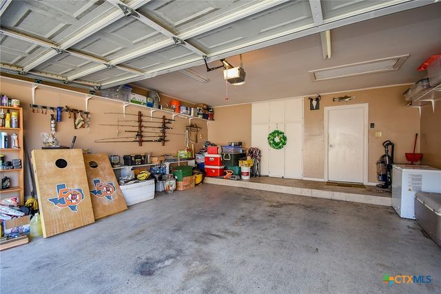 1730 Avenue C F, El Campo, TX 77437