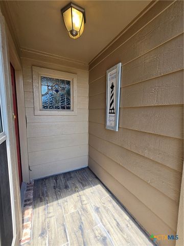 1730 Avenue C F, El Campo, TX 77437