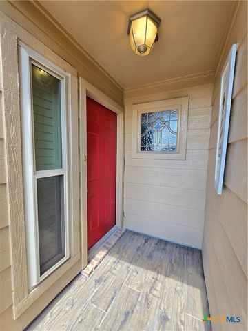 1730 Avenue C F, El Campo, TX 77437