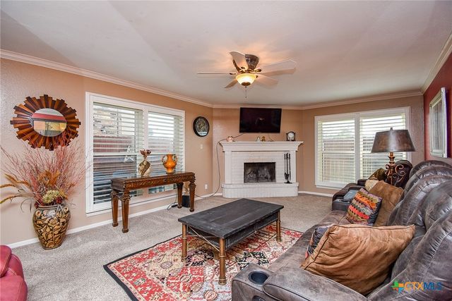 1730 Avenue C F, El Campo, TX 77437