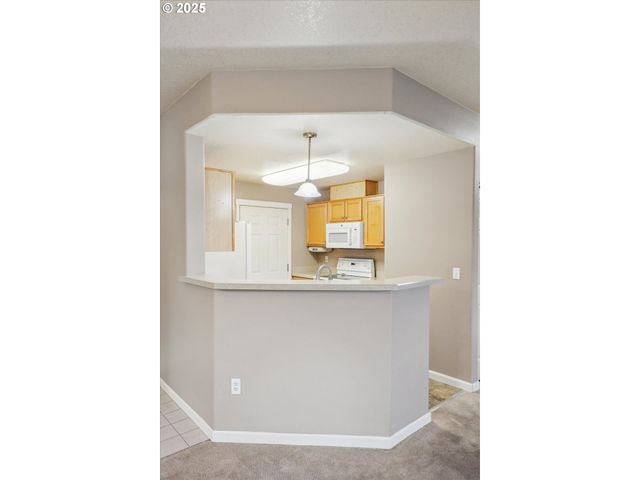 14781 Sw BEARD Rd 102, Beaverton, OR 97007