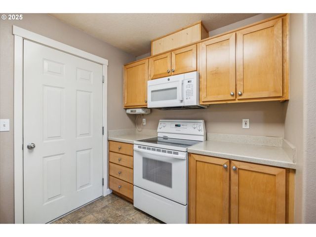 14781 Sw BEARD Rd 102, Beaverton, OR 97007