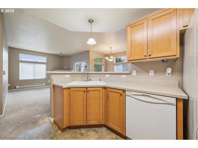 14781 Sw BEARD Rd 102, Beaverton, OR 97007
