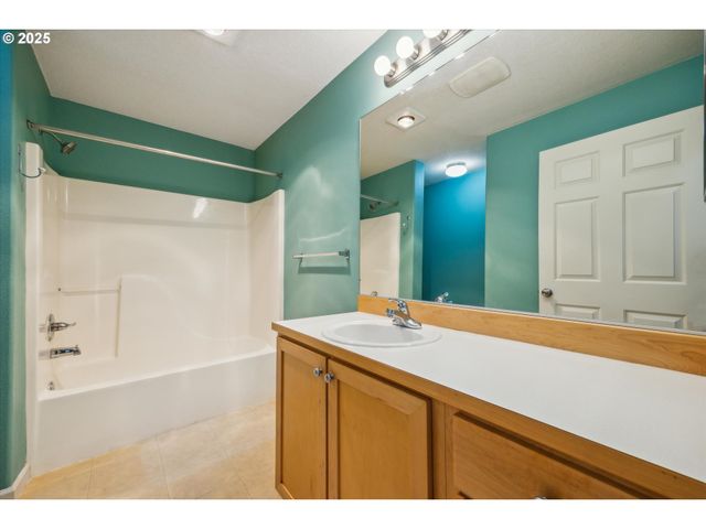 14781 Sw BEARD Rd 102, Beaverton, OR 97007