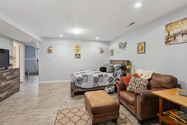 702 Marshall Court N, Prairie City, IA 50228