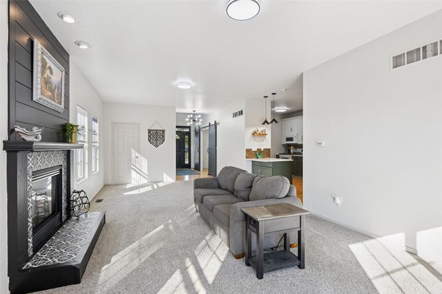 702 Marshall Court N, Prairie City, IA 50228