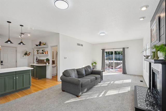 702 Marshall Court N, Prairie City, IA 50228