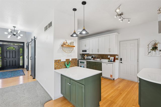 702 Marshall Court N, Prairie City, IA 50228