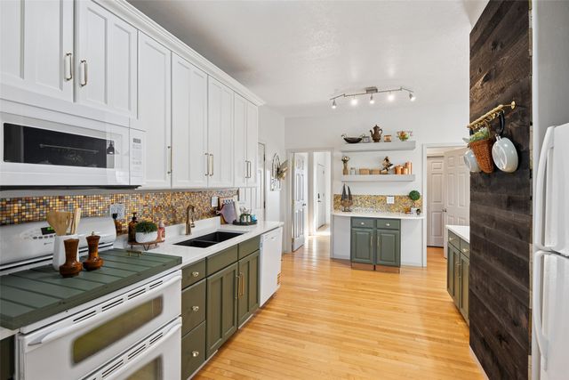 702 Marshall Court N, Prairie City, IA 50228