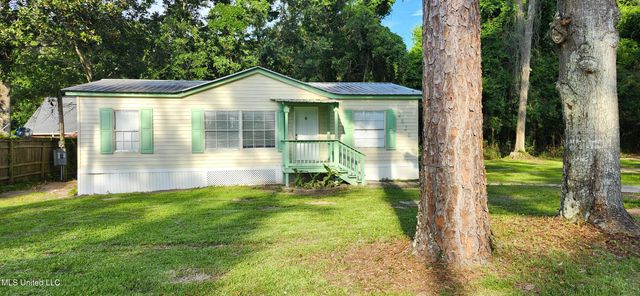 2820 N 19th Street, Ocean Springs, MS 39564