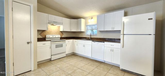 2820 N 19th Street, Ocean Springs, MS 39564