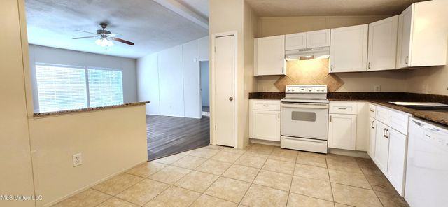 2820 N 19th Street, Ocean Springs, MS 39564