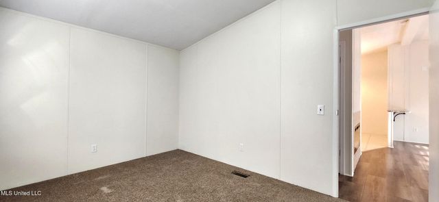 2820 N 19th Street, Ocean Springs, MS 39564