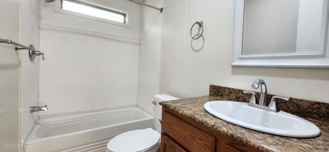 2820 N 19th Street, Ocean Springs, MS 39564