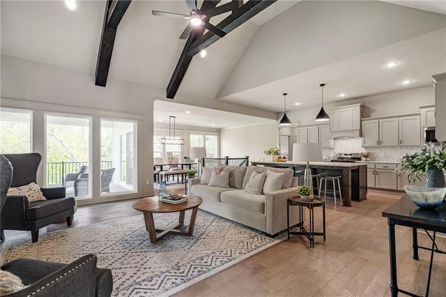 6034 Apache Drive, Shawnee, KS 66226