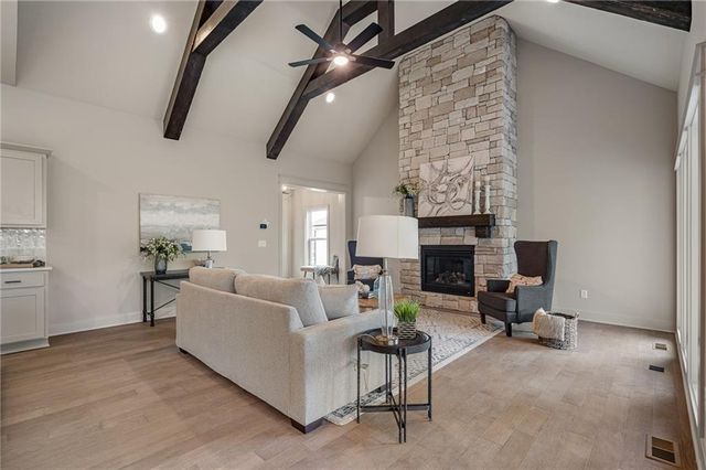 6034 Apache Drive, Shawnee, KS 66226