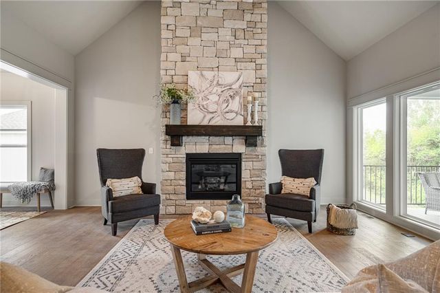 6034 Apache Drive, Shawnee, KS 66226