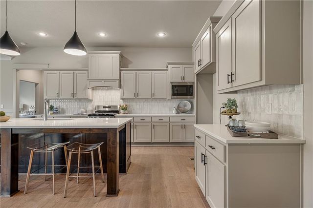 6034 Apache Drive, Shawnee, KS 66226