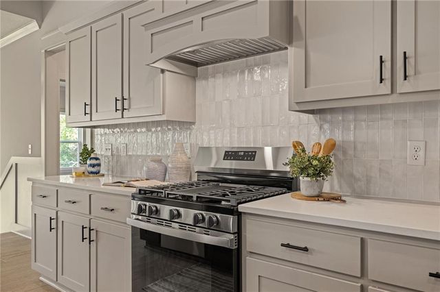 6034 Apache Drive, Shawnee, KS 66226