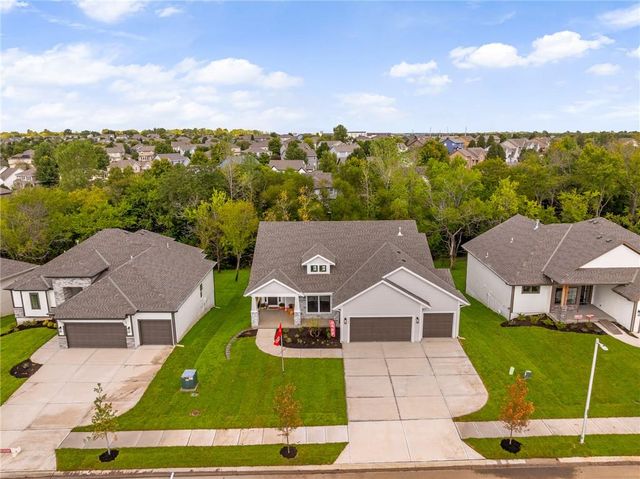 6034 Apache Drive, Shawnee, KS 66226