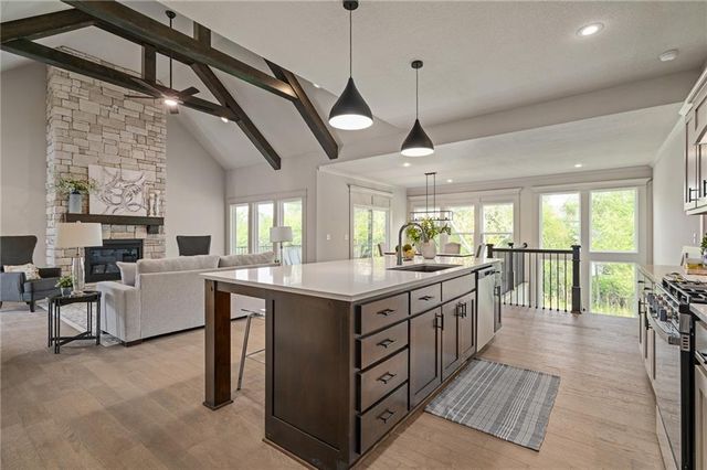6034 Apache Drive, Shawnee, KS 66226
