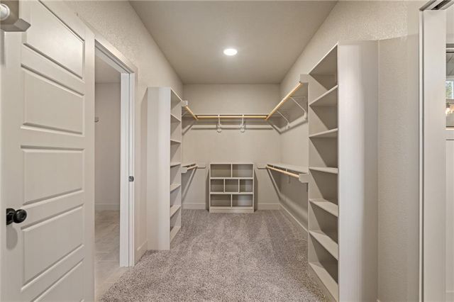 6034 Apache Drive, Shawnee, KS 66226