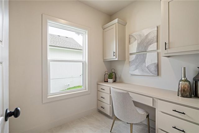 6034 Apache Drive, Shawnee, KS 66226