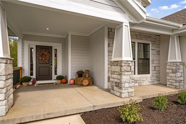 6034 Apache Drive, Shawnee, KS 66226