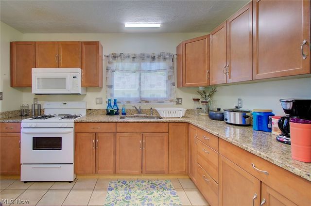 410 Southward Drive, Youngstown, OH 44515