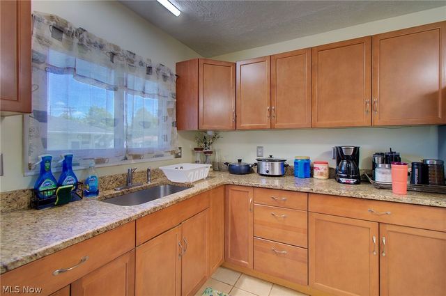 410 Southward Drive, Youngstown, OH 44515