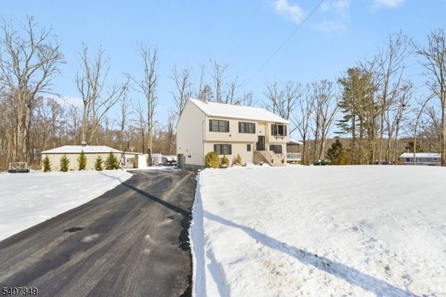 7 Mulberry Ln, Hampton Twp., NJ 07860